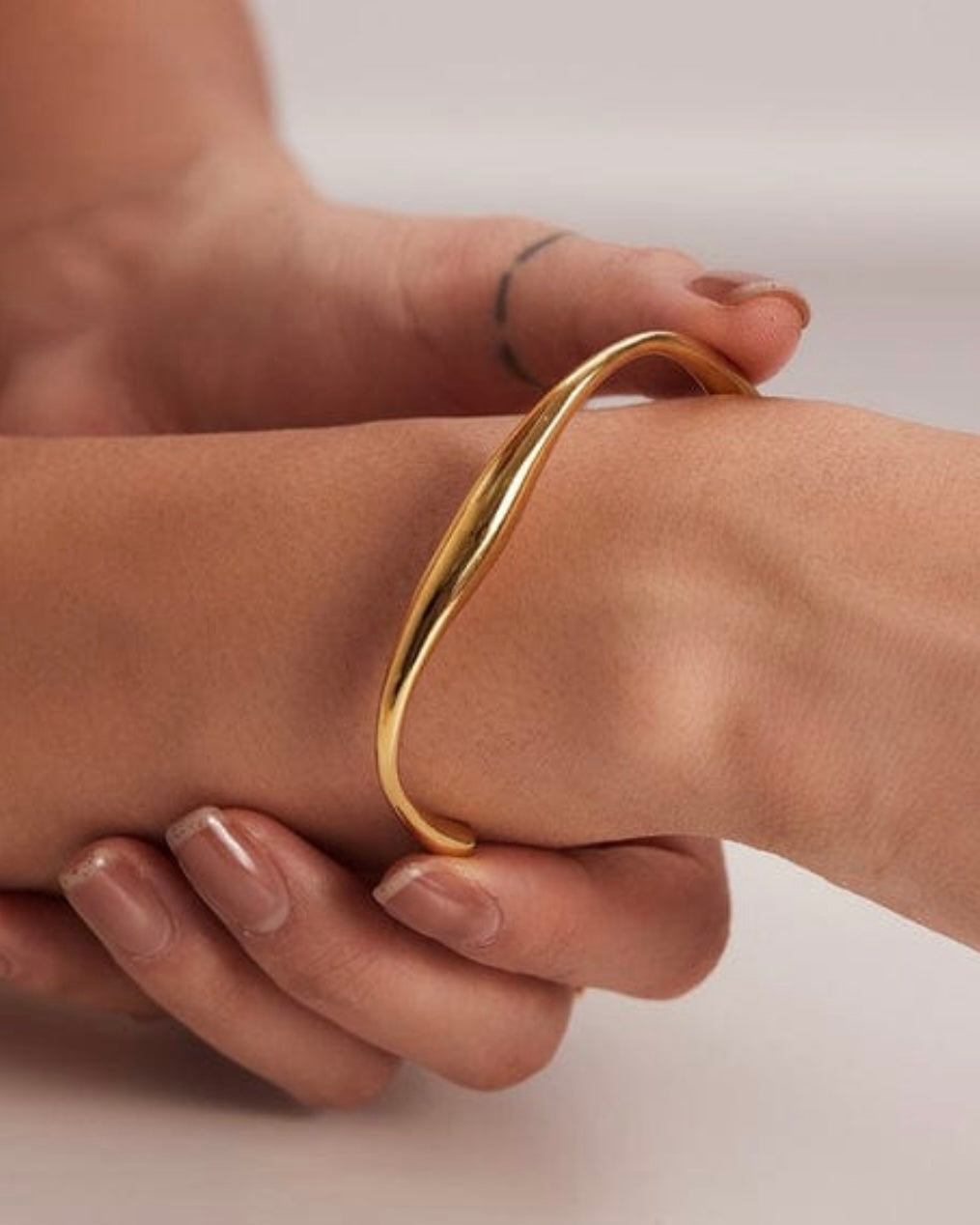 Iris Handcuff